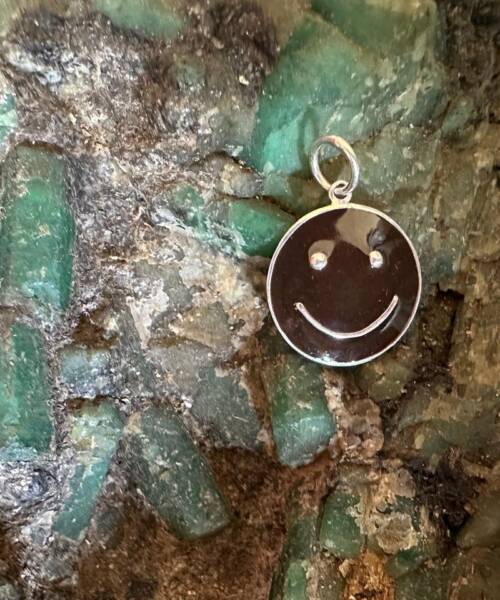 Pingente Smile Médio Marron